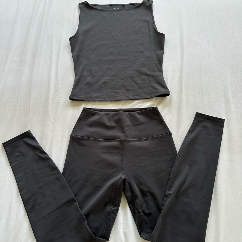 OAK + FORT Black Leggings Form-Fitting High-Waisted
